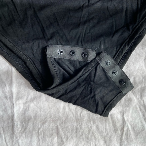 Black cap sleeve basic snap gusset bodysuit - Picture 9 of 14